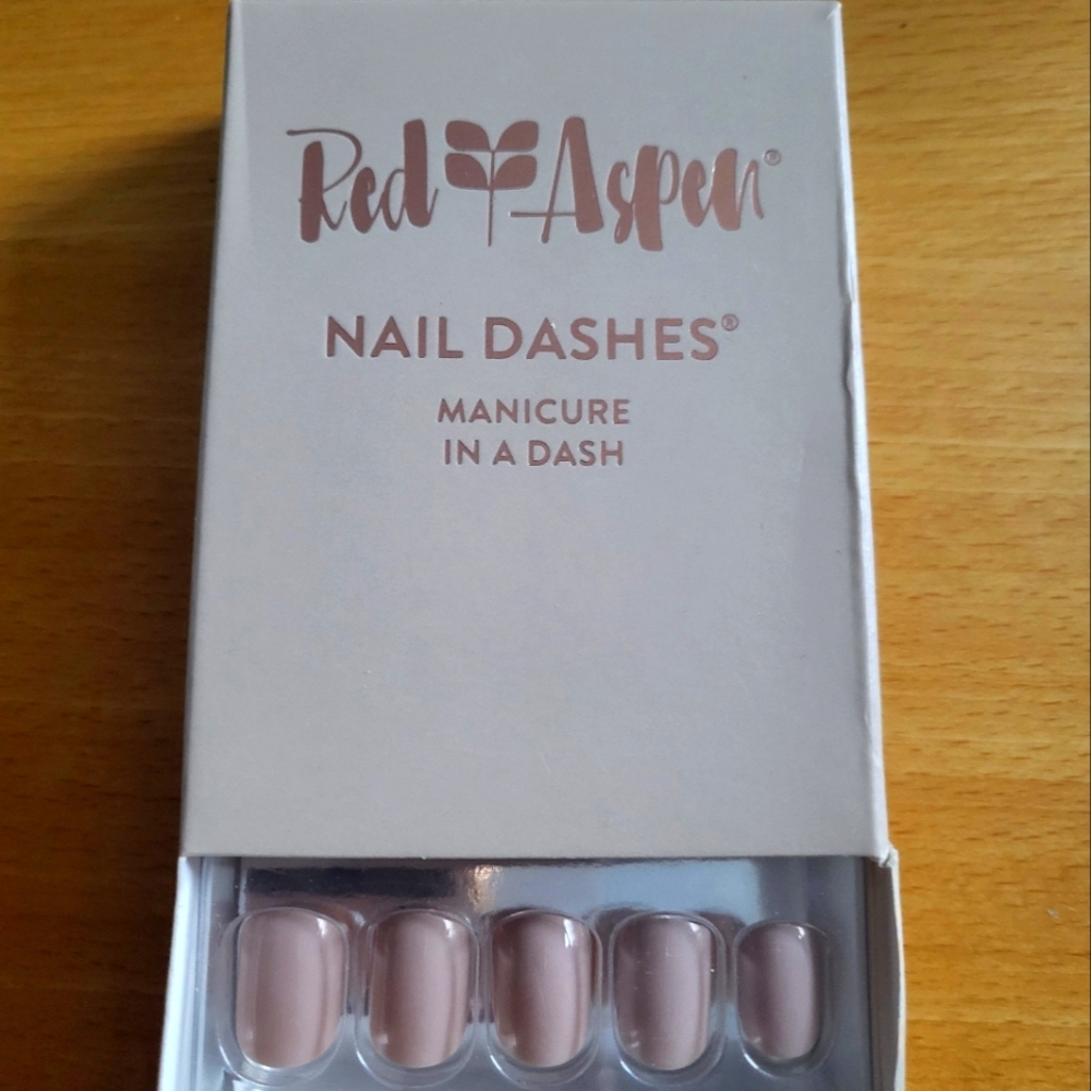 Red Aspen Nail Dashes